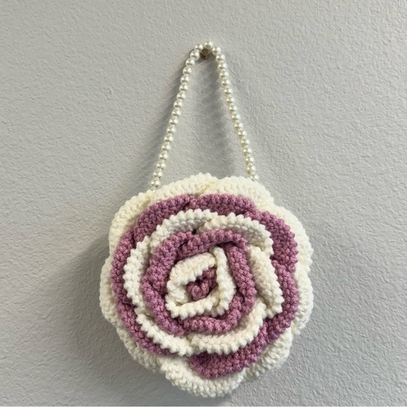 Handmade Handbags - Elegant Floral Crochet Clutch